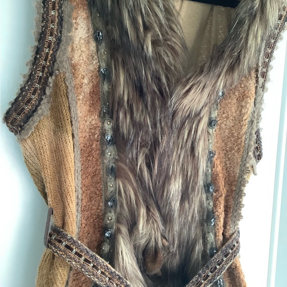 Hugging Kisses Sz XL UNIQUE DETAILED SWEATER VEST - Picture 5 of 10